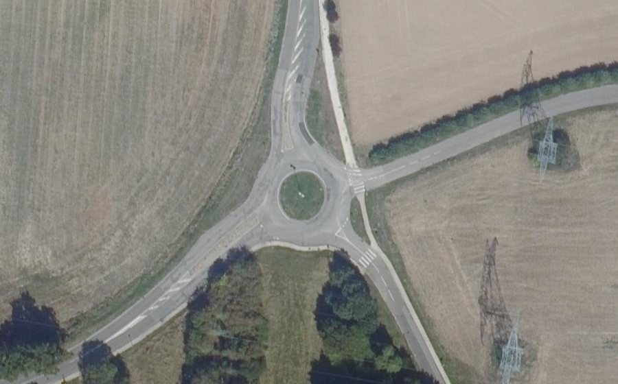 Vue aérienne du Rond-point anonyme n°23881173