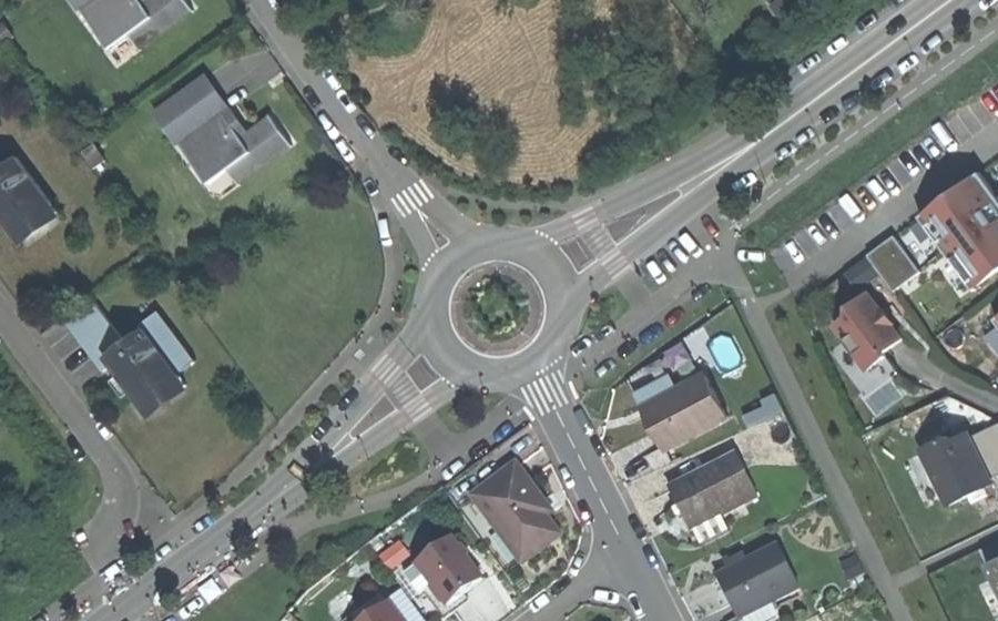 Vue aérienne du Rond-point anonyme n°23881531