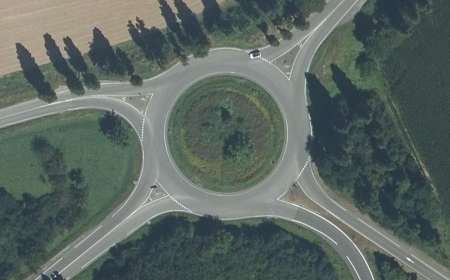 Vue aérienne du Rond-point anonyme n°23881537