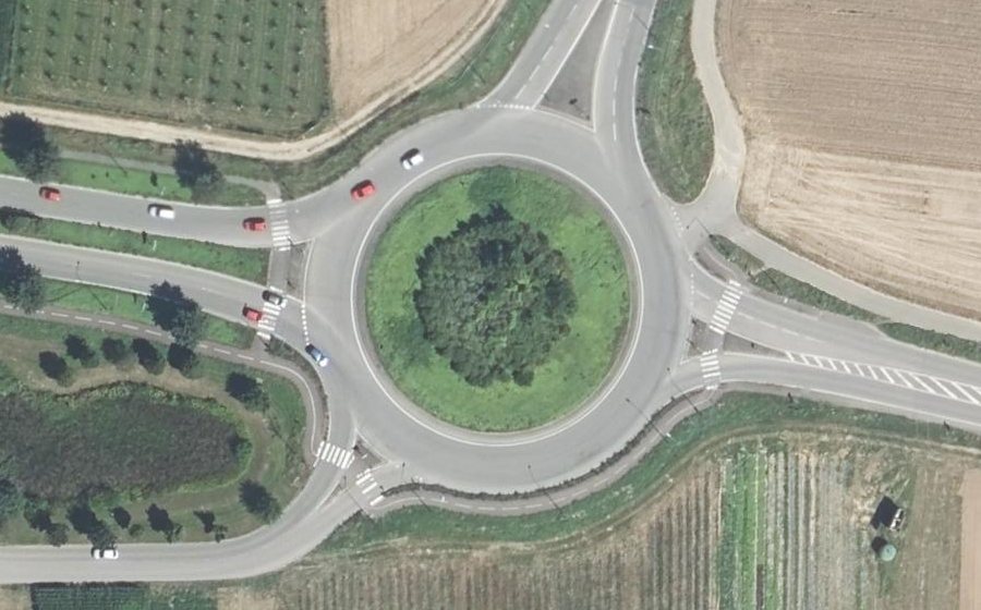 Vue aérienne du Rond-point anonyme n°23881812