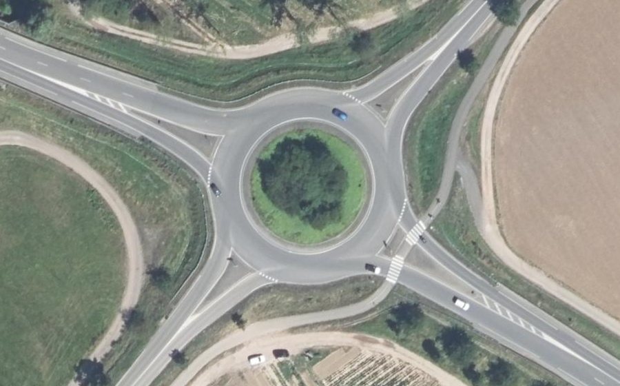 Vue aérienne du Rond-point anonyme n°23882157
