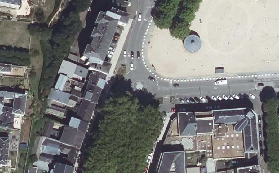Vue aérienne du Rond-point anonyme n°238822786