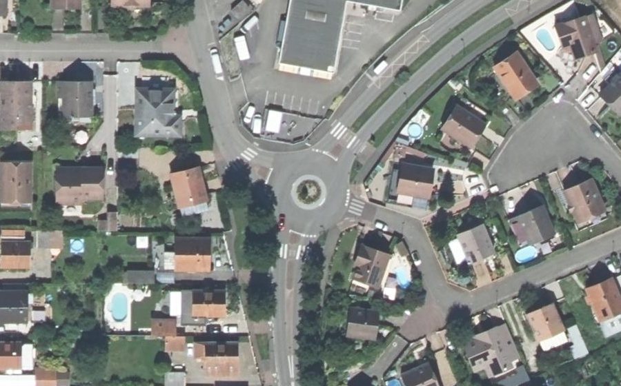 Vue aérienne du Rond-point anonyme n°23884253