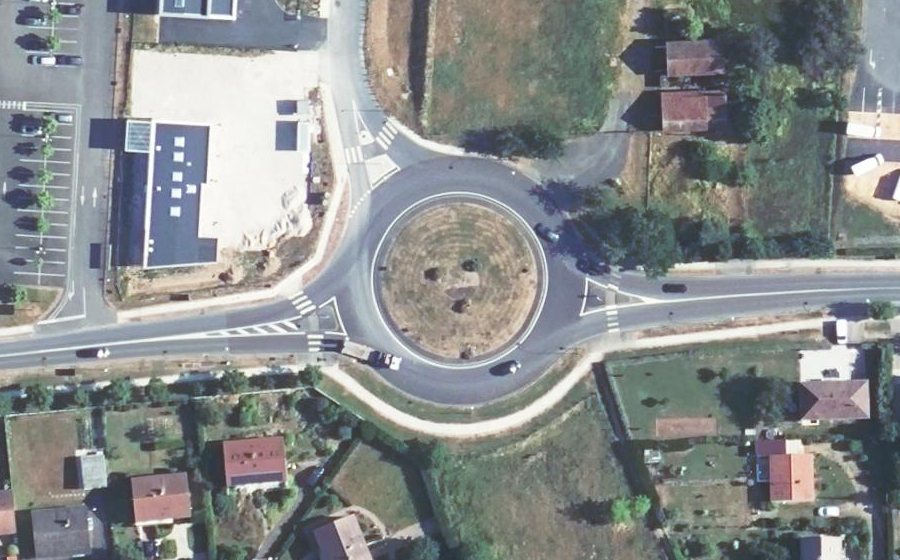 Vue aérienne du Rond-point anonyme n°23884261