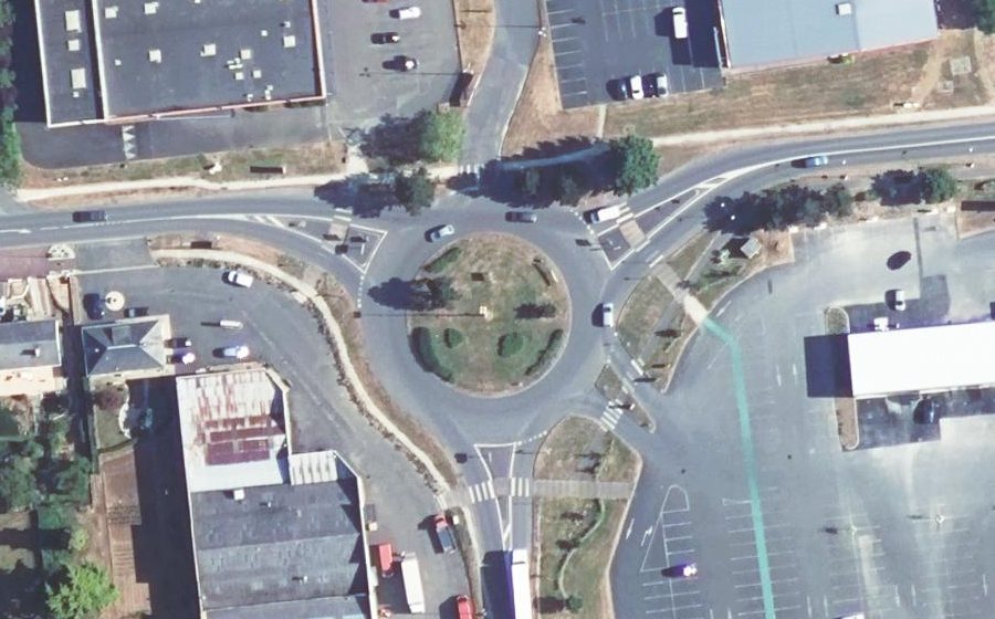 Vue aérienne du Rond-point anonyme n°23884263