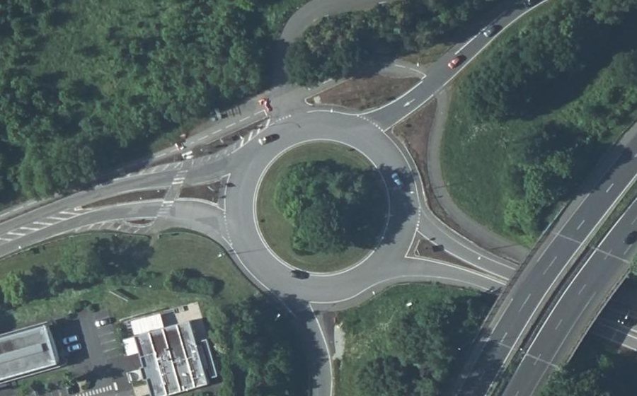 Vue aérienne du Rond-point anonyme n°23885177