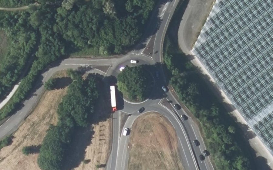 Vue aérienne du Rond-point anonyme n°23885563