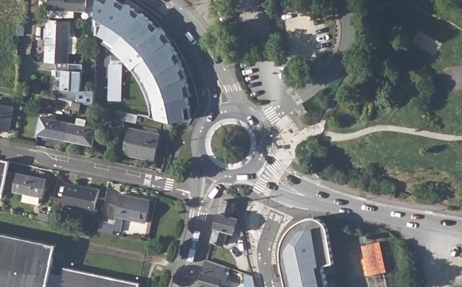 Vue aérienne du Rond-point anonyme n°23885578