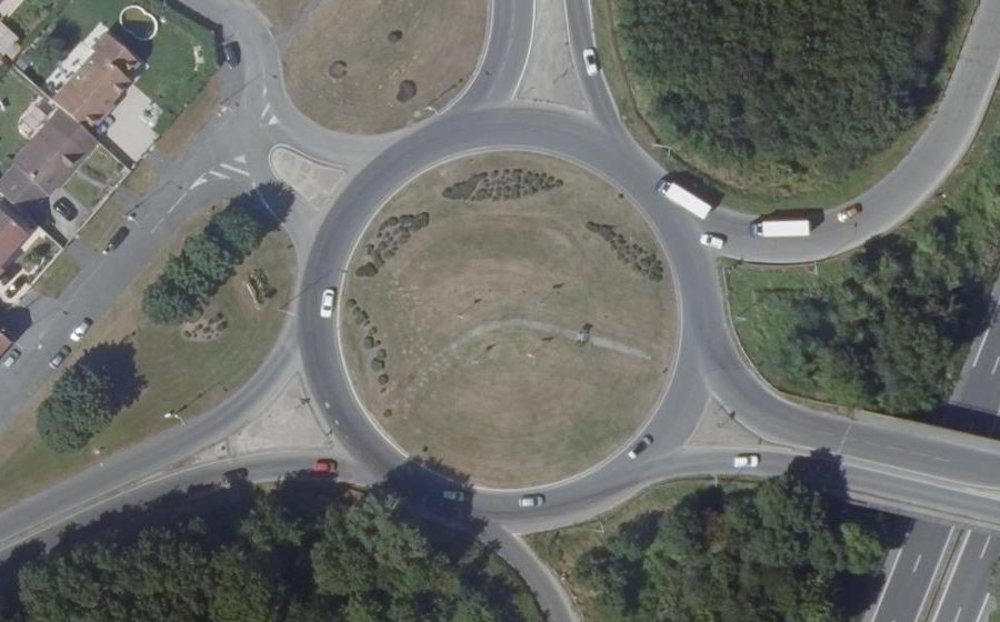 Vue aérienne du Rond-point anonyme n°23886969