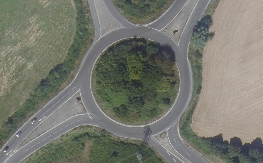 Vue aérienne du Rond-point anonyme n°23887443