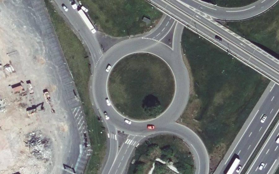 Vue aérienne du Rond-point anonyme n°238901754