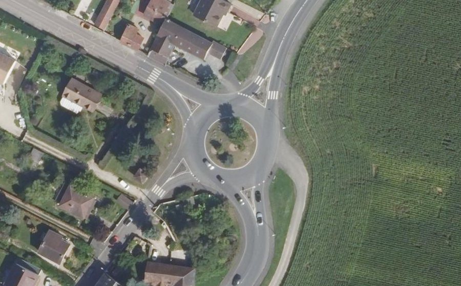 Vue aérienne du Rond-point anonyme n°23892517