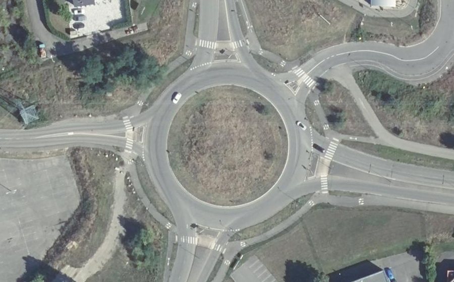 Vue aérienne du Rond-point anonyme n°238948084