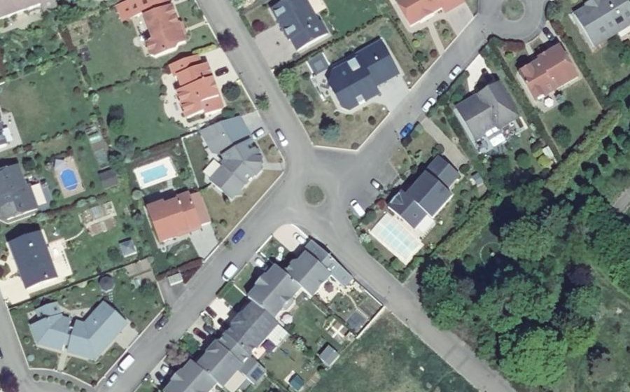 Vue aérienne du Rond-point anonyme n°238948234