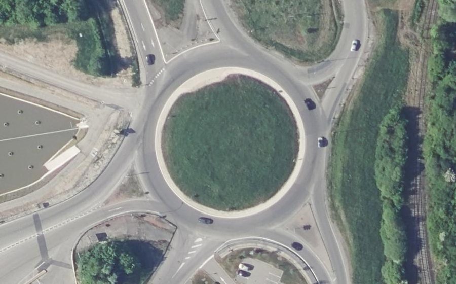 Vue aérienne du Rond-point anonyme n°23895585