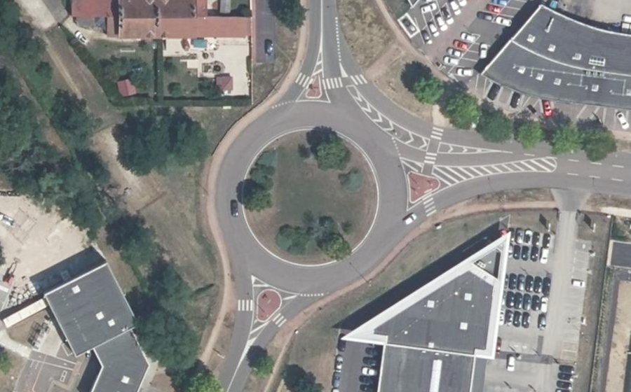 Vue aérienne du Rond-point anonyme n°23901132