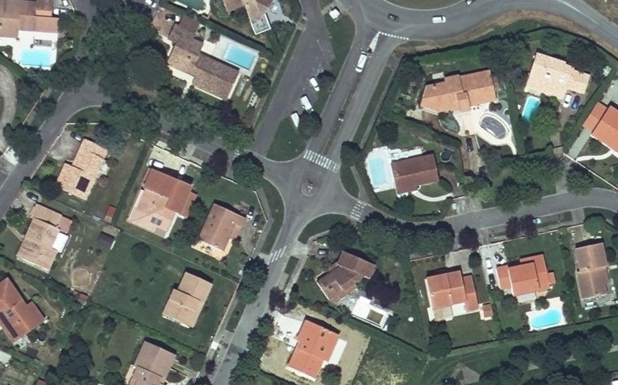 Vue aérienne du Rond-point anonyme n°23904525