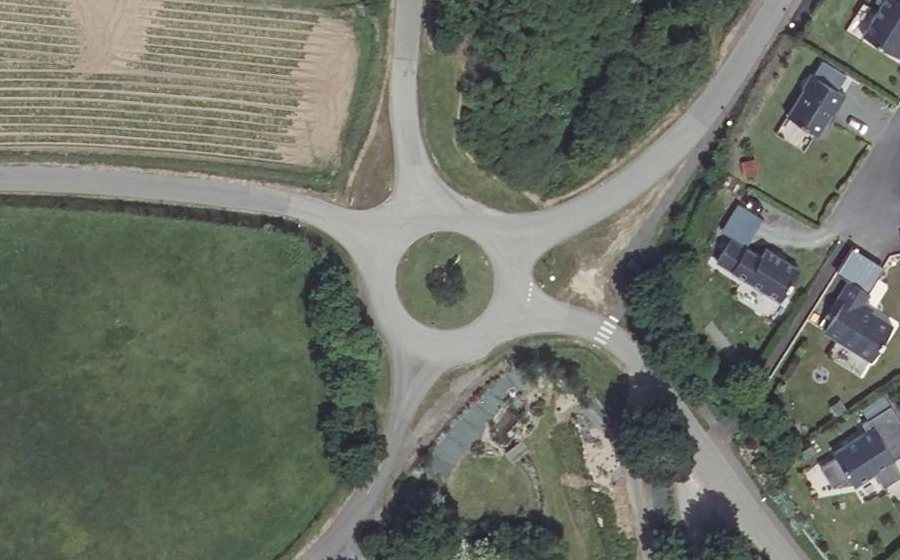Vue aérienne du Rond-point anonyme n°23910394