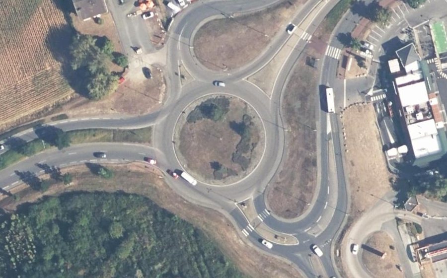 Vue aérienne du Rond-point anonyme n°23911411