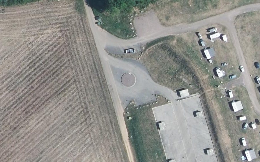 Vue aérienne du Rond-point anonyme n°239116175