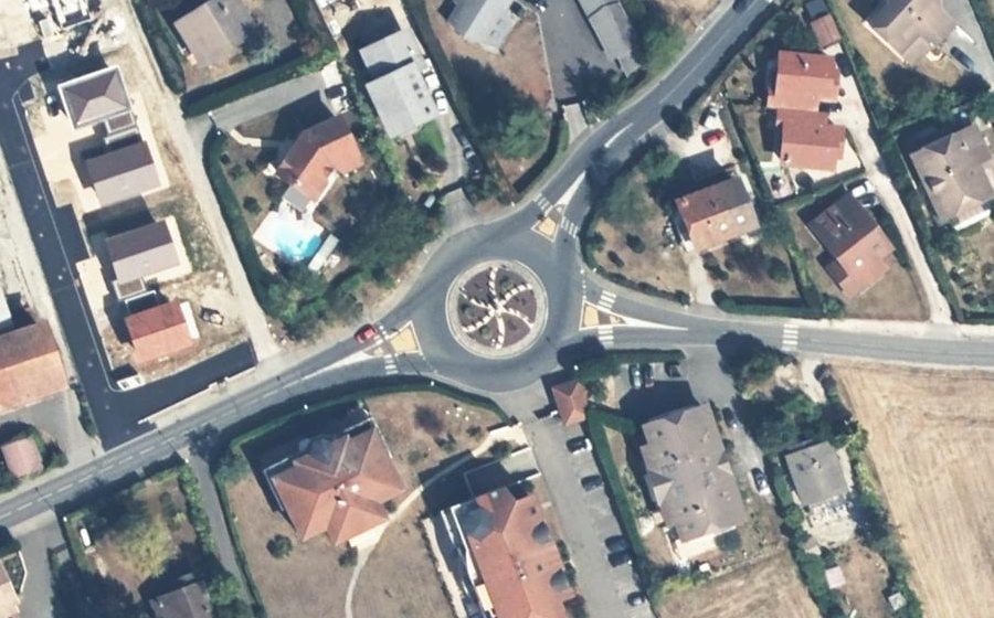 Vue aérienne du Rond-point anonyme n°23916230