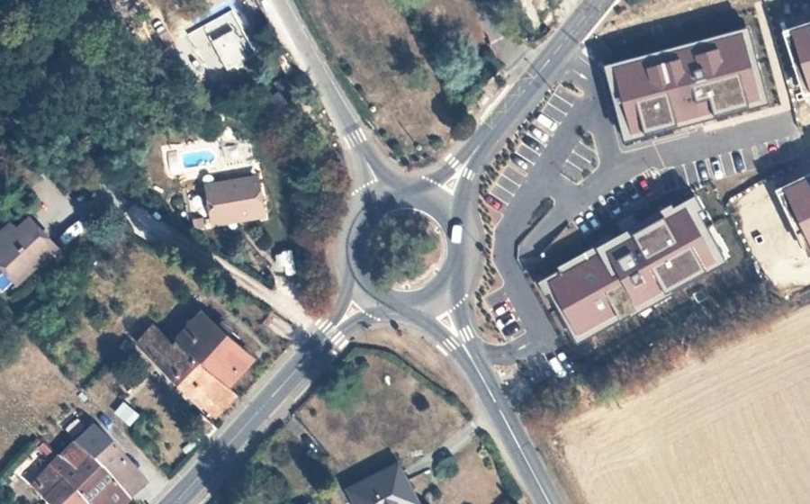 Vue aérienne du Rond-point anonyme n°23917213