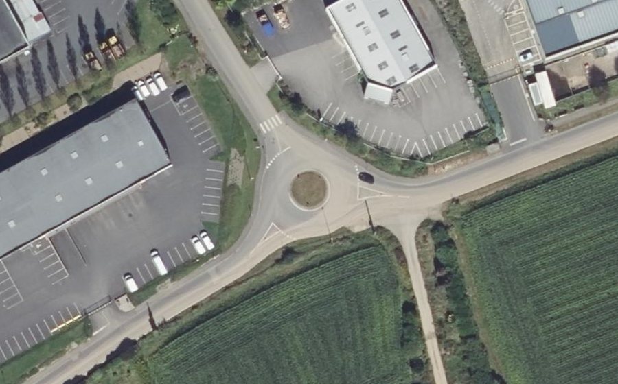 Vue aérienne du Rond-point anonyme n°23917848
