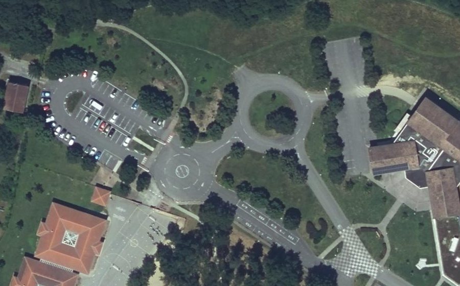 Vue aérienne du Rond-point anonyme n°23925648