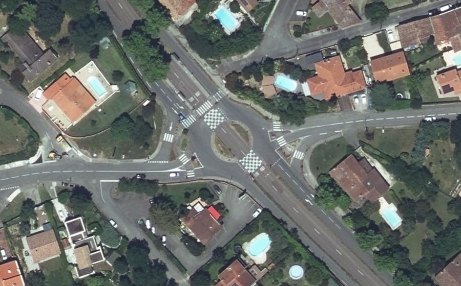 Vue aérienne du Rond-point anonyme n°23926730