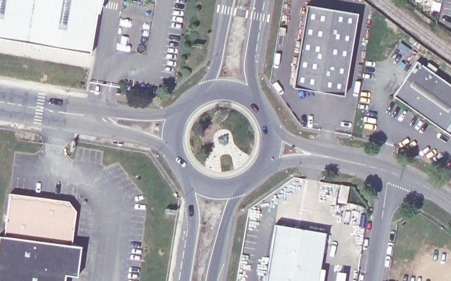 Vue aérienne du Rond-point anonyme n°23938150