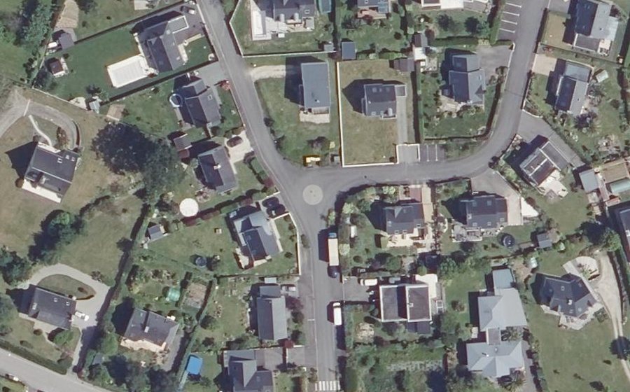 Vue aérienne du Rond-point anonyme n°239386412
