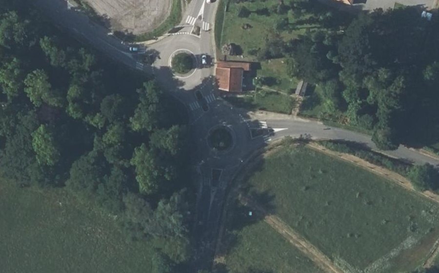 Vue aérienne du Rond-point anonyme n°23939917