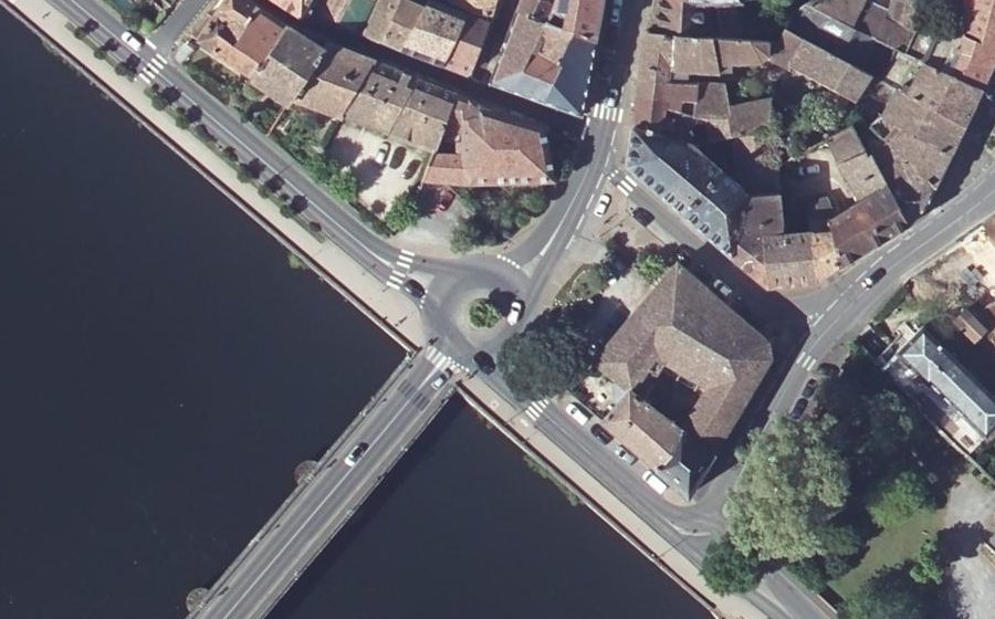 Vue aérienne du Rond-point anonyme n°23943944
