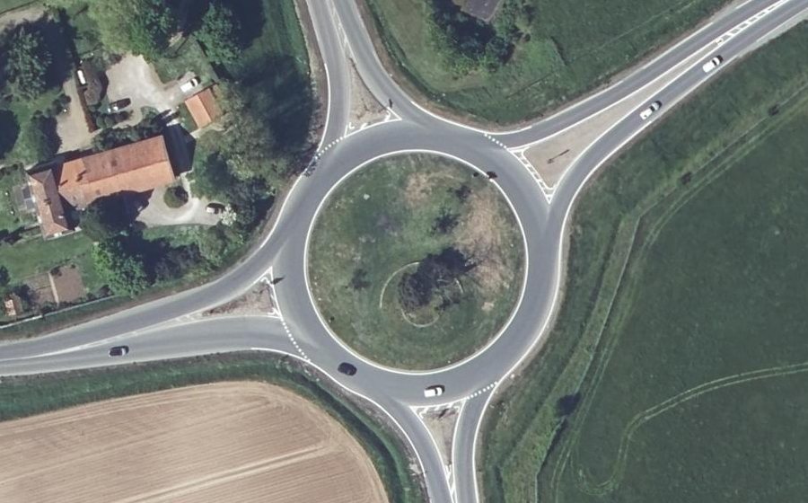 Vue aérienne du Rond-point anonyme n°23944076