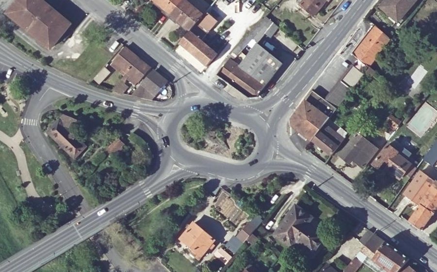 Vue aérienne du Rond-point anonyme n°23944118