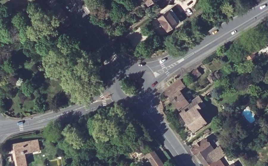 Vue aérienne du Rond-point anonyme n°23944120