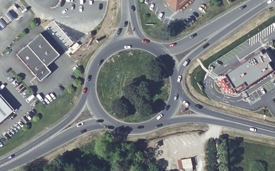 Vue aérienne du Rond-point anonyme n°23944305
