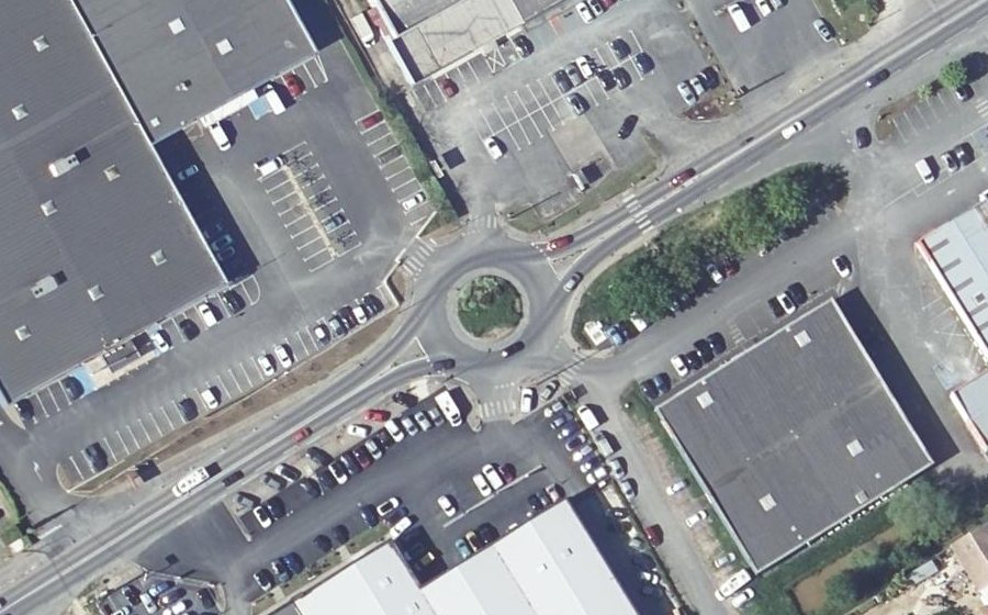 Vue aérienne du Rond-point anonyme n°23944367
