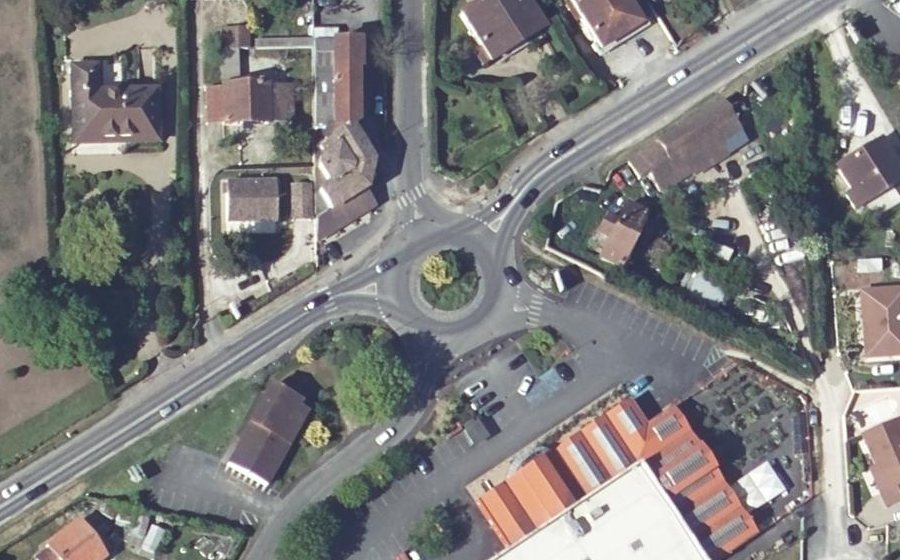 Vue aérienne du Rond-point anonyme n°23944936