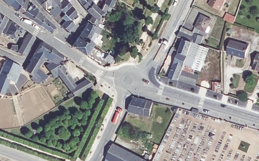 Vue aérienne du Rond-point anonyme n°23947973