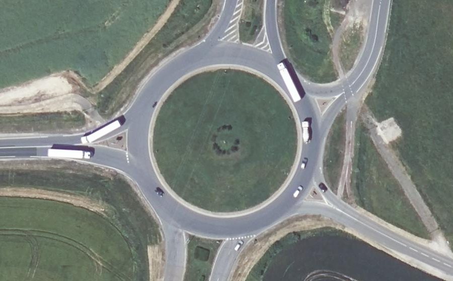 Vue aérienne du Rond-point anonyme n°23948342