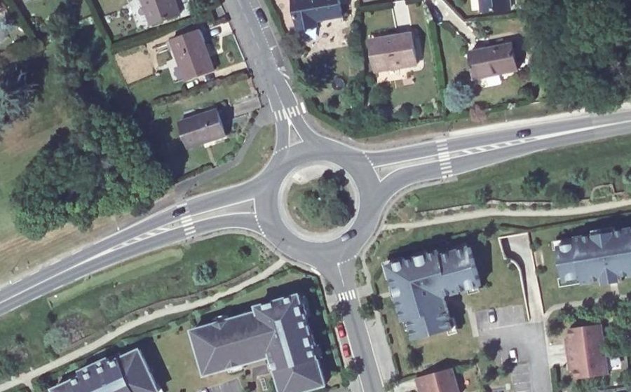 Vue aérienne du Rond-point anonyme n°23948345