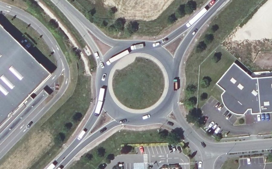 Vue aérienne du Rond-point anonyme n°23948368