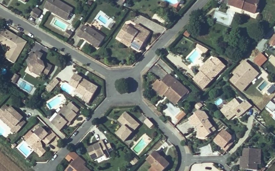 Vue aérienne du Rond-point anonyme n°23948942