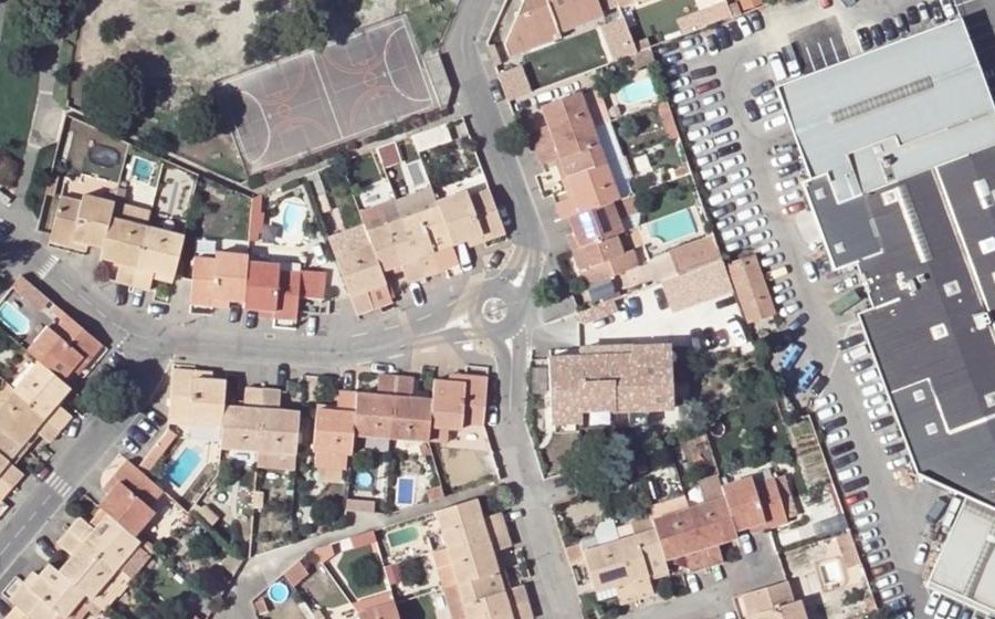 Vue aérienne du Rond-point anonyme n°239499959
