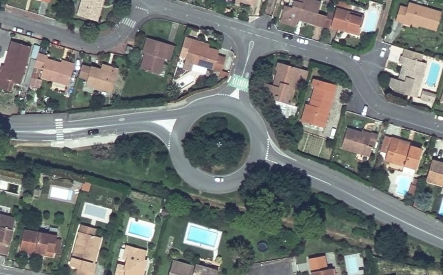 Vue aérienne du Rond-point anonyme n°23953748