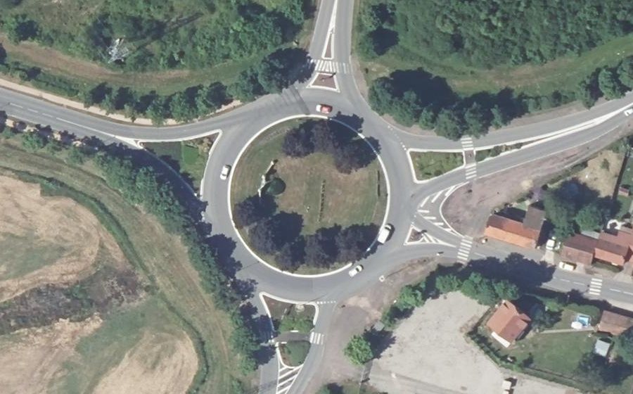 Vue aérienne du Rond-point anonyme n°23955247