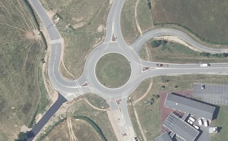 Vue aérienne du Rond-point anonyme n°23955253