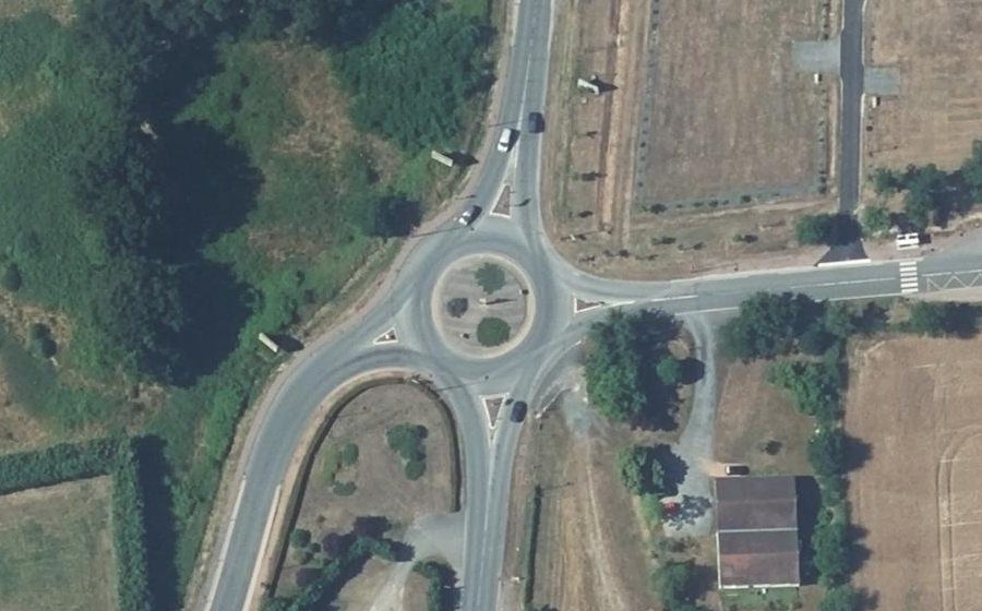 Vue aérienne du Rond-point anonyme n°23955278