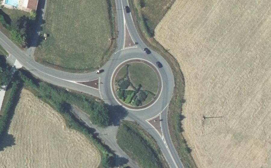 Vue aérienne du Rond-point anonyme n°23955894